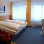 Restaurant Und Zum Weissen Ross 몰린