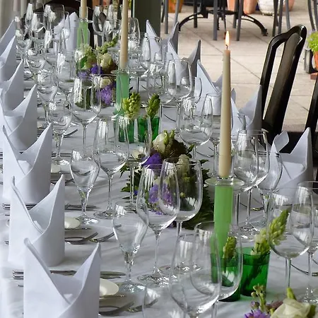 Отель Restaurant Und Zum Weissen Ross Мельн