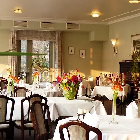 Отель Restaurant Und Zum Weissen Ross 2*