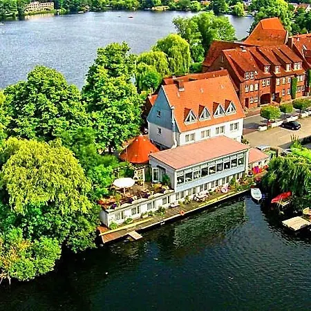 Szálloda Restaurant Und Zum Weissen Ross 2*