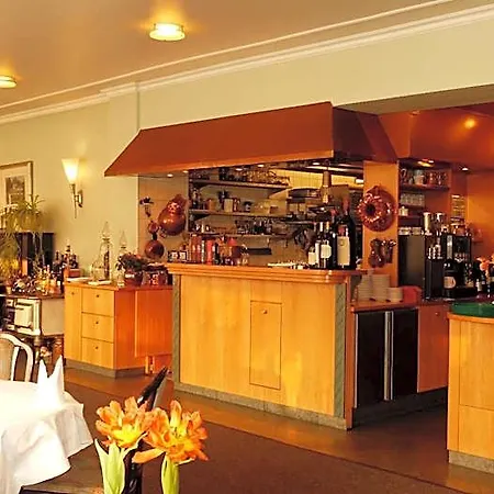 Restaurant Und Zum Weissen Ross Szálloda