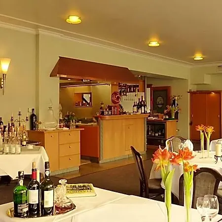 Restaurant Und Zum Weissen Ross Szálloda
