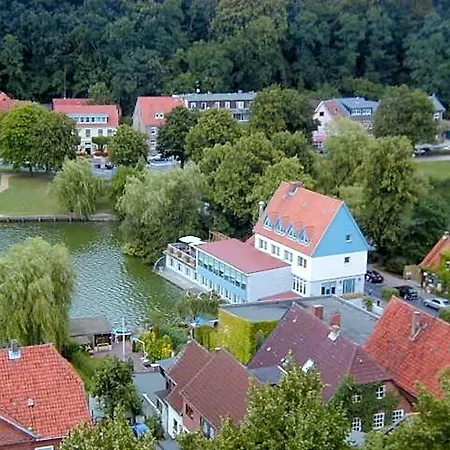 Restaurant Und Zum Weissen Ross Szálloda