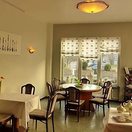 Restaurant Und Zum Weissen Ross 2*