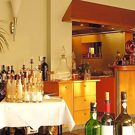 Szálloda Restaurant Und Zum Weissen Ross